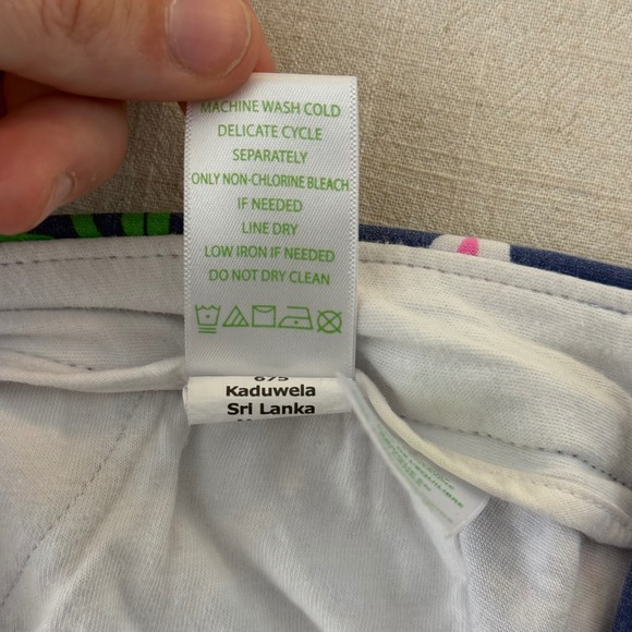 Lilly Pulitzer Buttercup Scallop Hem Shorts Navy Blue Floral Print Women Size 12 - Picture 6 of 12